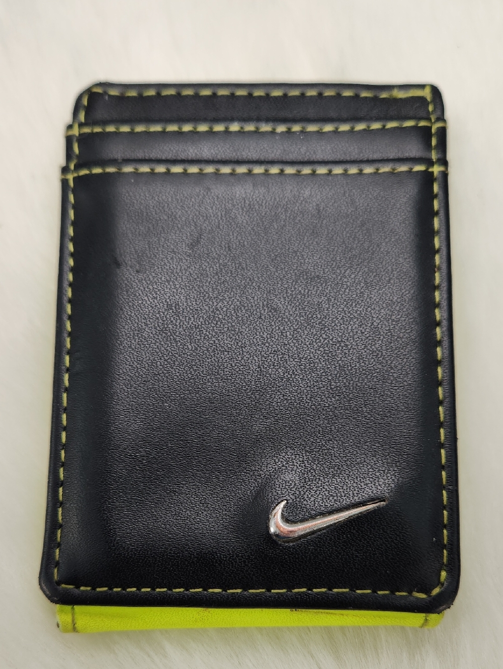 NIKE Bi-Fold Card Holder With Magnetic Close